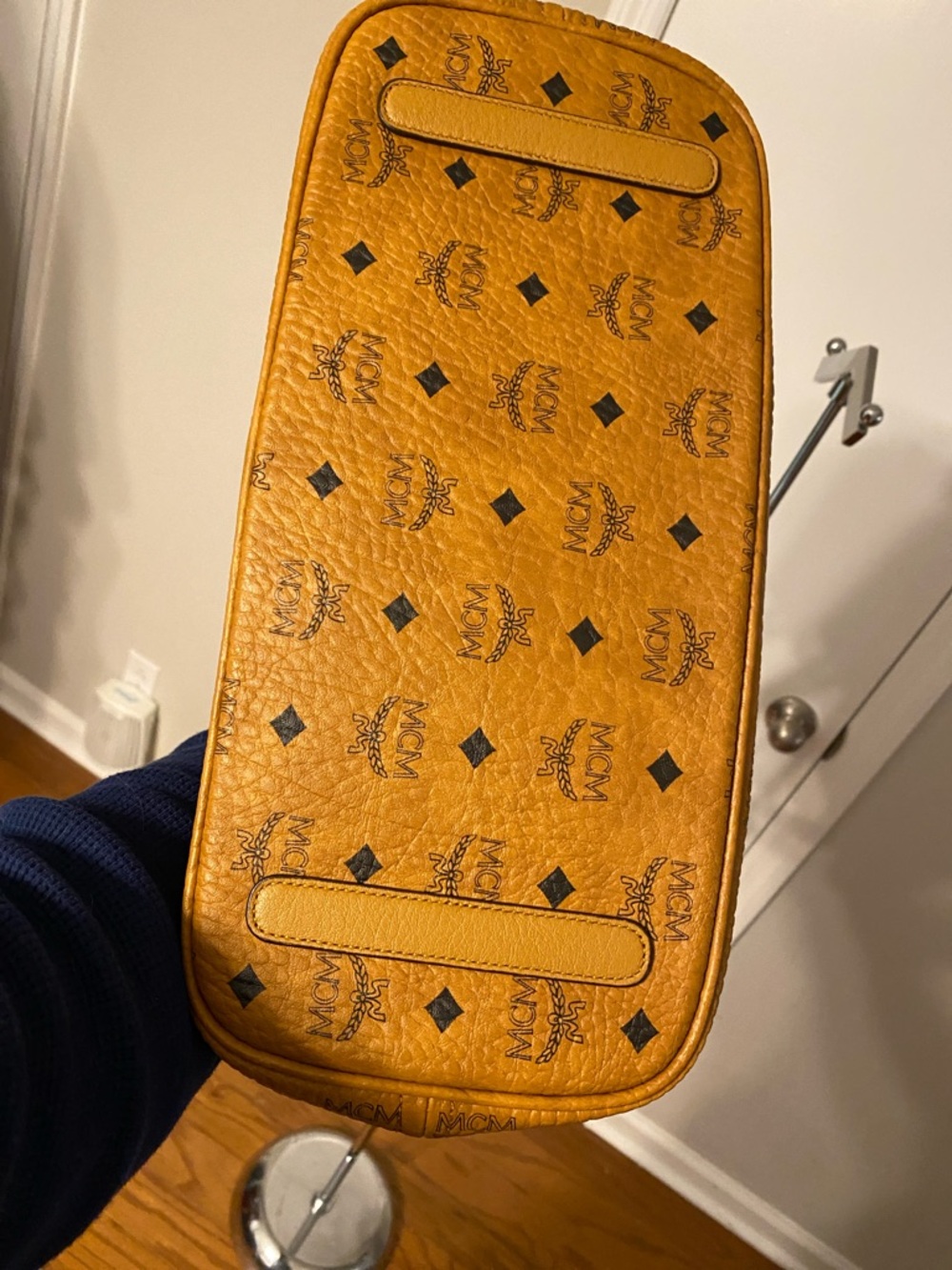 MCM Medium Tote w/Pouch - Picture 8 of 9